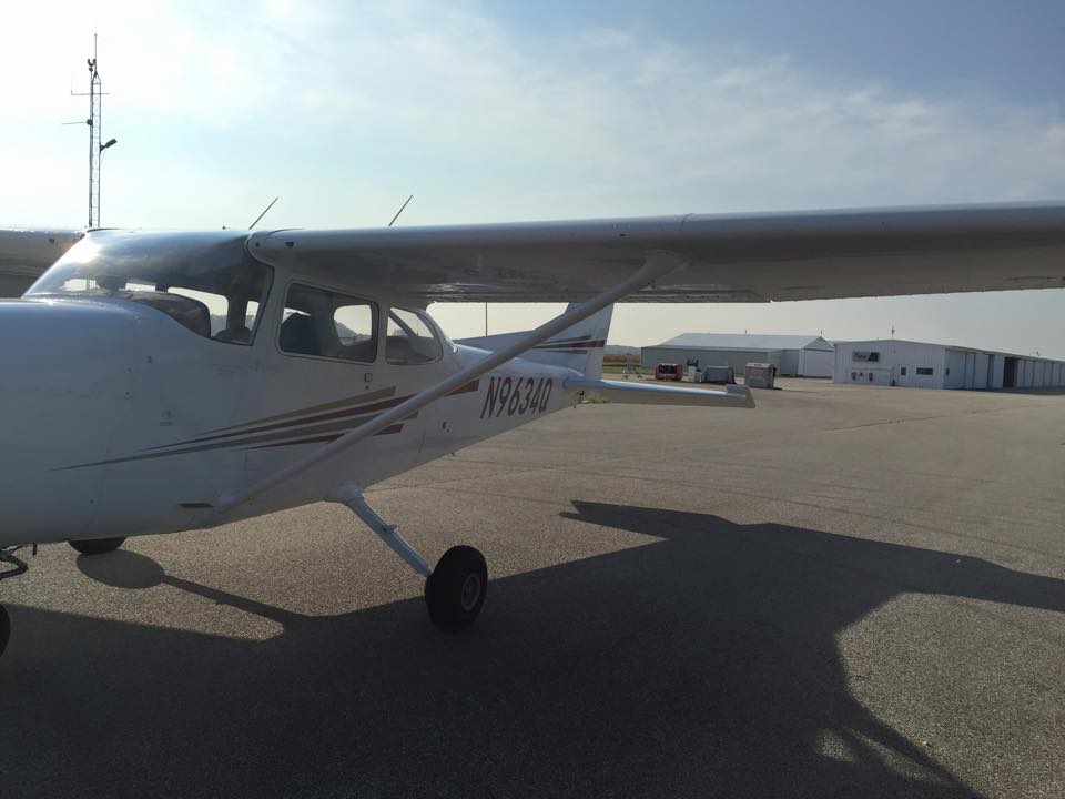 34Q at SIV with hangars