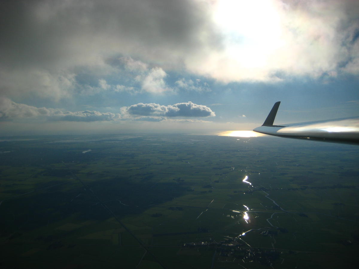 A real pleasure to fly for more than 2 hours in the ASW 28! Great weather/thermals for this time, nearly end of season.