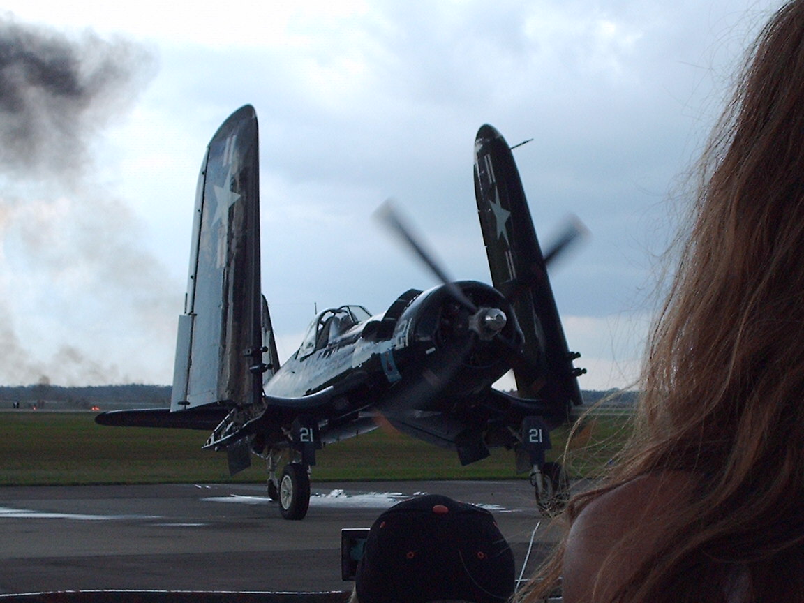 Corsair with wings folded
Video: http://s18.photobucket.com/albums/b111/Quickster93/Wings%20over%20Houston/?action=view&current=WOH2007067.flv