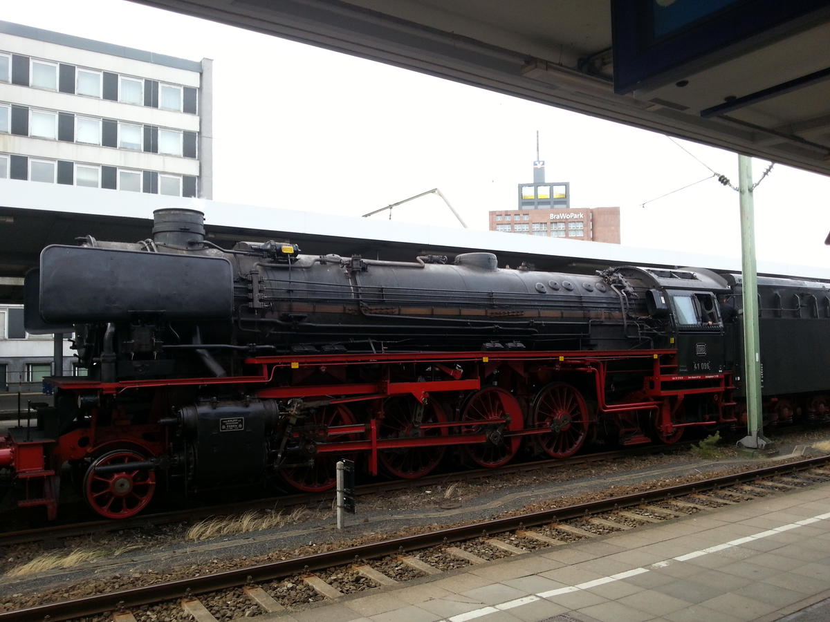 Steam engine in Brunswick station. Shortly before departing.