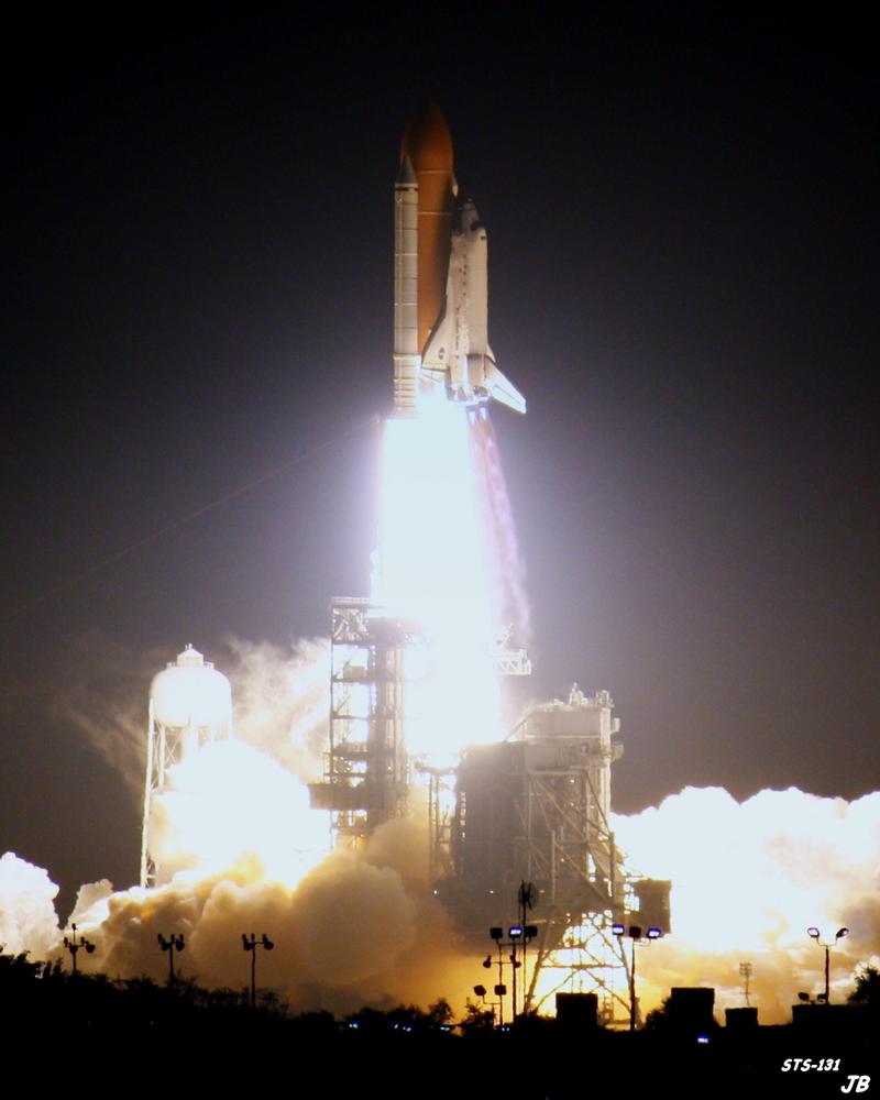 STS 131 008